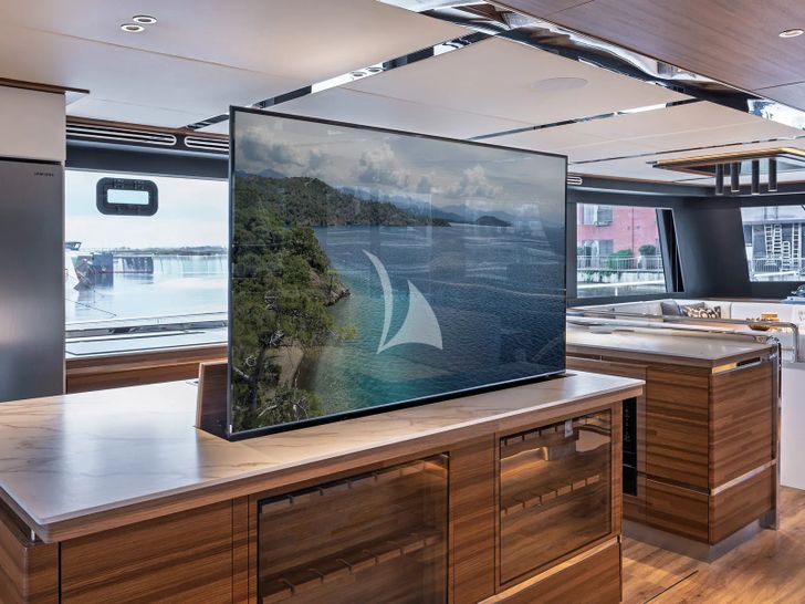 ATRAVERSIA Silent Yacht TV ATRAVERSIA Silent Yacht TV