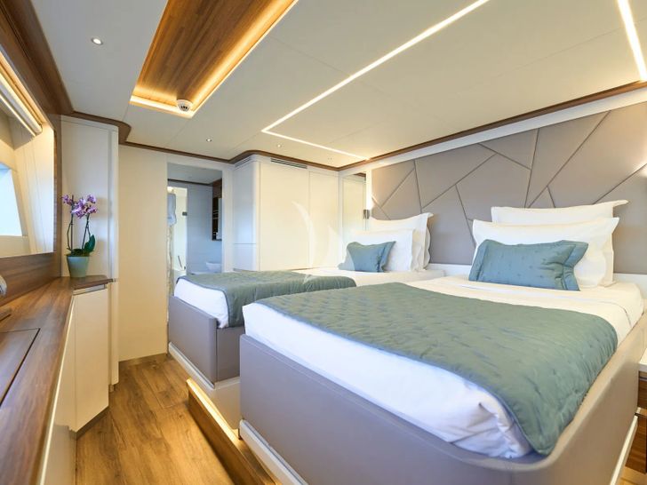 ATRAVERSIA Silent Yacht VIP Twin ATRAVERSIA Silent Yacht VIP Twin