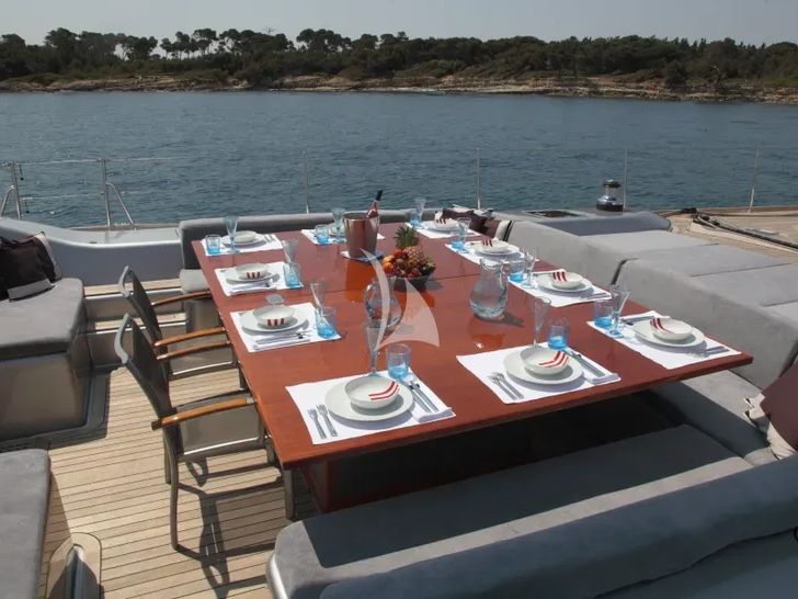 ATTIMO CMN 31m - upper deck dining area ATTIMO CMN 31m - upper deck dining area