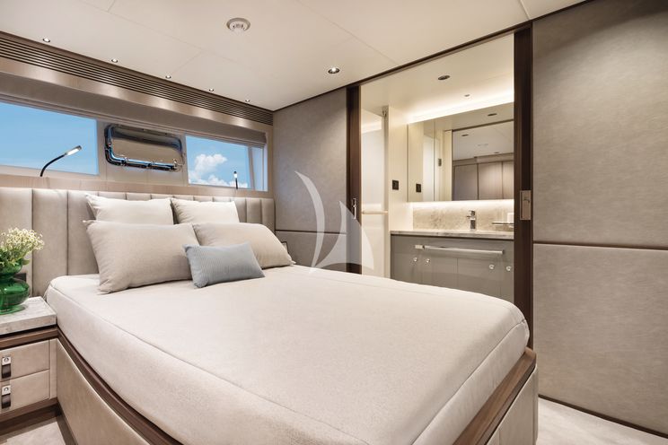 Charter Yacht AURA - Horizon 90 - 5 Cabins - Sydney - Whitsunday Islands - East Coast Australia