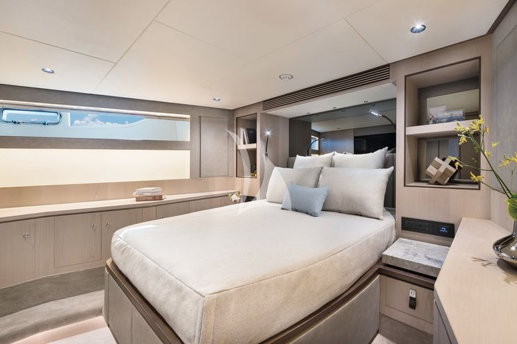 Charter Yacht AURA - Horizon 90 - 5 Cabins - Sydney - Whitsunday Islands - East Coast Australia