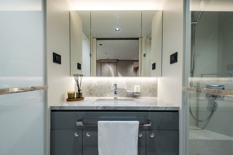 Charter Yacht AURA - Horizon 90 - 5 Cabins - Sydney - Whitsunday Islands - East Coast Australia