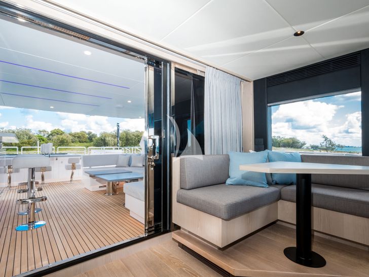 AURA Horizon 90 aft deck AURA Horizon 90 aft deck