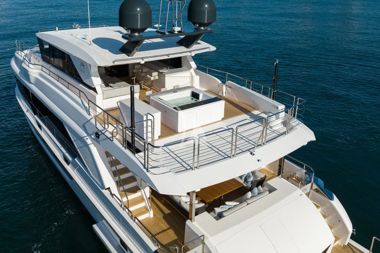 Charter Yacht AURA - Horizon 90 - 5 Cabins - Sydney - Whitsunday Islands - East Coast Australia