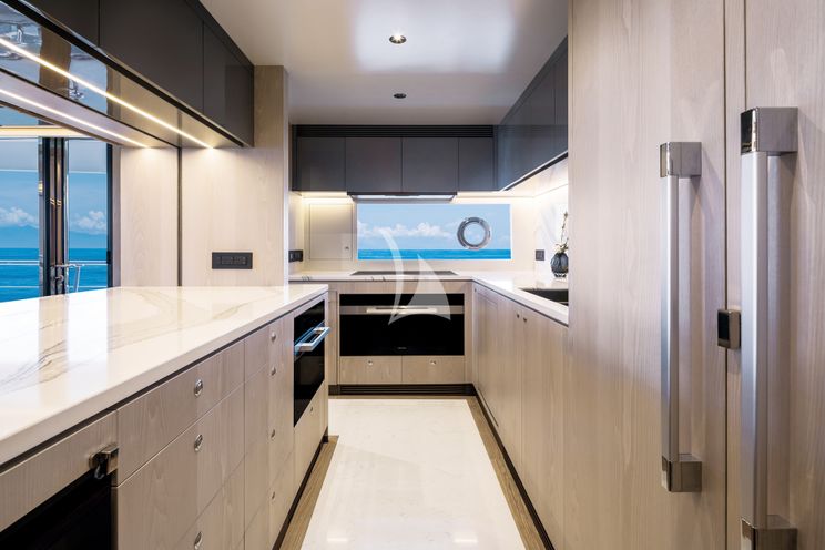 Charter Yacht AURA - Horizon 90 - 5 Cabins - Sydney - Whitsunday Islands - East Coast Australia