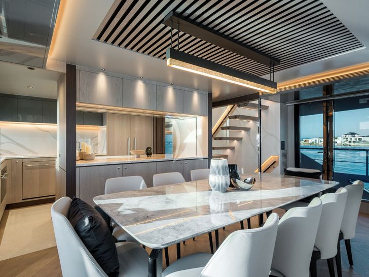 AURA Horizon 90 indoor dining area AURA Horizon 90 indoor dining area