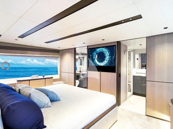 AURA Horizon 90 master cabin AURA Horizon 90 master cabin