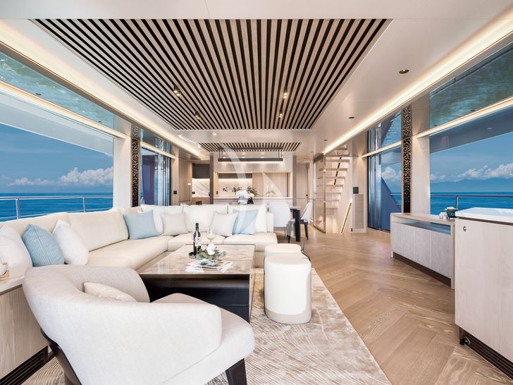 AURA Horizon 90 saloon AURA Horizon 90 saloon