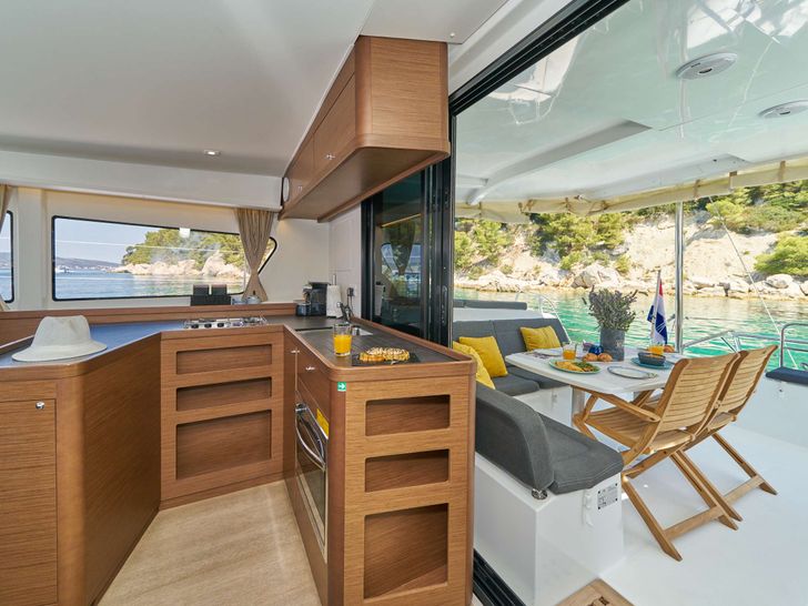 AURA Lagoon 42 helm station AURA Lagoon 42 helm station