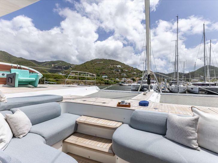 AURA Lagoon 65 - foredeck lounge AURA Lagoon 65 - foredeck lounge
