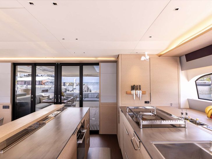 AURA Lagoon 65 - galley AURA Lagoon 65 - galley