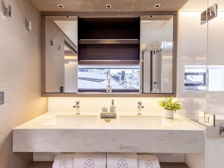 AURA Lagoon 65 - master cabin bathroom AURA Lagoon 65 - master cabin bathroom
