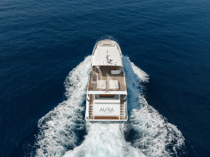 AURA Azimut Grande 27m - cruising aft view AURA Azimut Grande 27m - cruising aft view