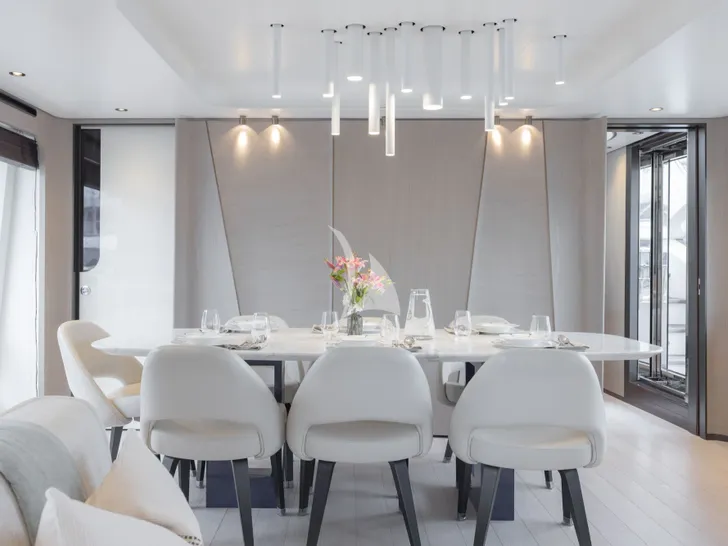AURA Azimut Grande 27m - indoor dining area AURA Azimut Grande 27m - indoor dining area