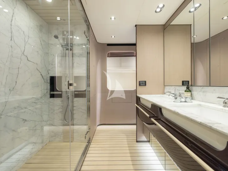 AURA Azimut Grande 27m - master cabin bathroom AURA Azimut Grande 27m - master cabin bathroom