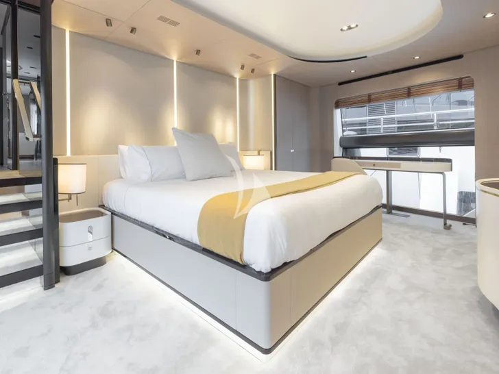 AURA Azimut Grande 27m - master cabin AURA Azimut Grande 27m - master cabin