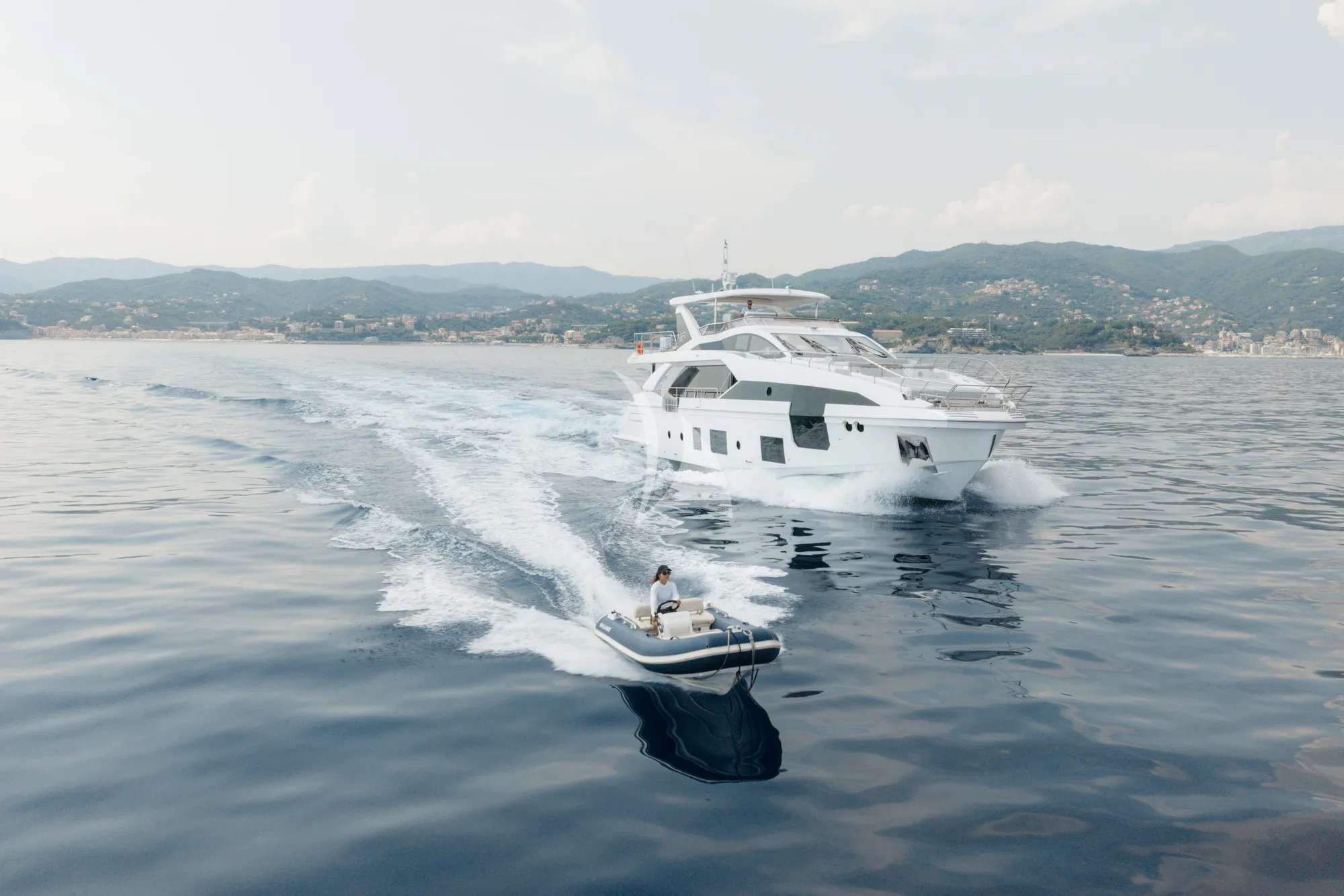 AURA Azimut Grande 27m - cruising with the tender