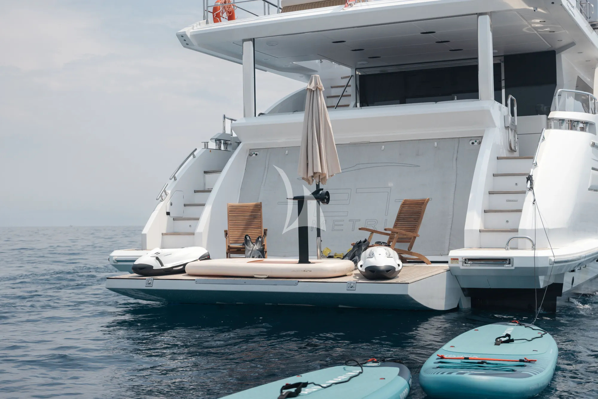 AURA Azimut Grande 27m - swim platform