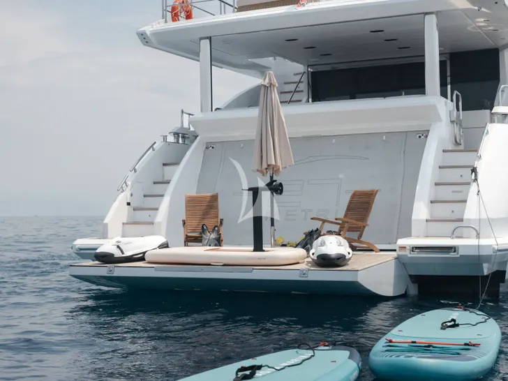 AURA Azimut Grande 27m - swim platform AURA Azimut Grande 27m - swim platform