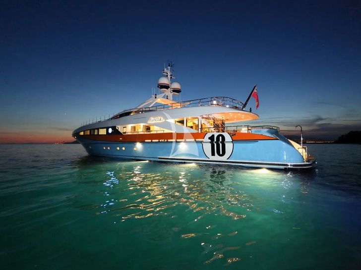 AURELIA Heesen 3700 - at night AURELIA Heesen 3700 - at night