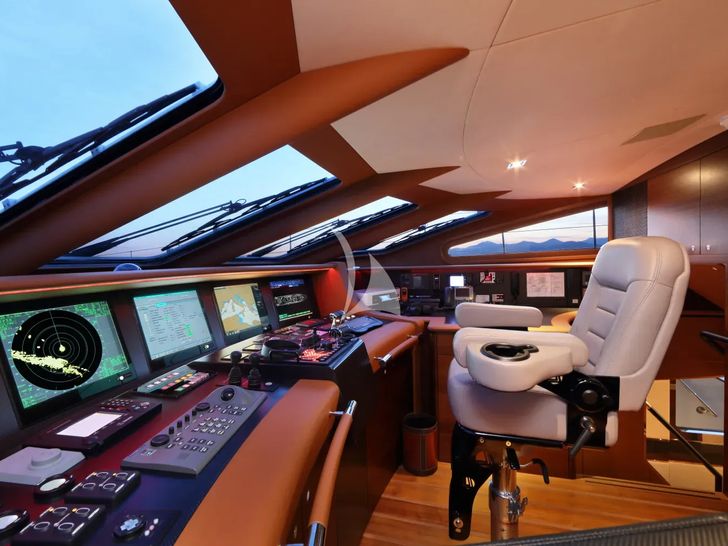 AURELIA Heesen 3700 - cockpit AURELIA Heesen 3700 - cockpit