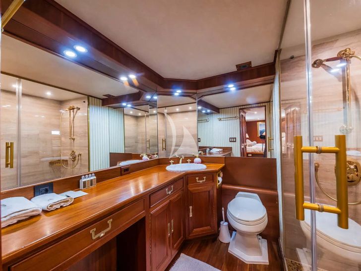 AURIANE Broward Marine 30m - VIP cabin 1 bathroom AURIANE Broward Marine 30m - VIP cabin 1 bathroom