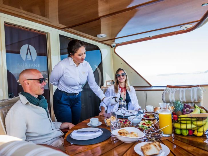 AURIANE Broward Marine 30m - alfresco dinner AURIANE Broward Marine 30m - alfresco dinner