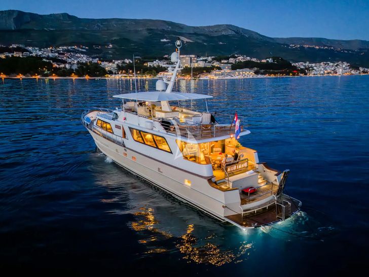 AURIANE Broward Marine 30m - at night AURIANE Broward Marine 30m - at night
