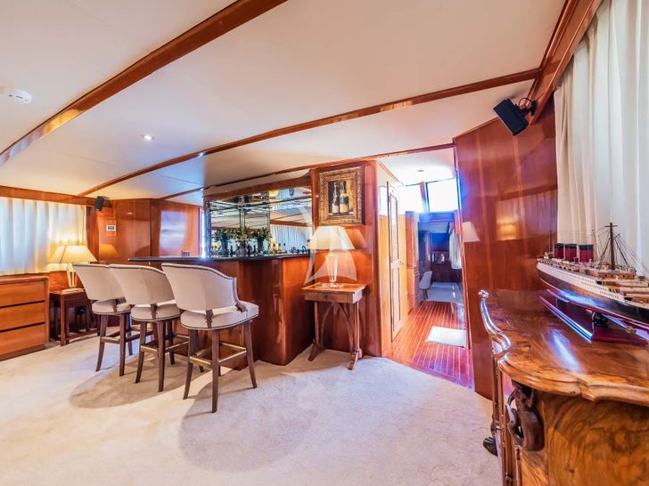 AURIANE Broward Marine 30m - bar area AURIANE Broward Marine 30m - bar area