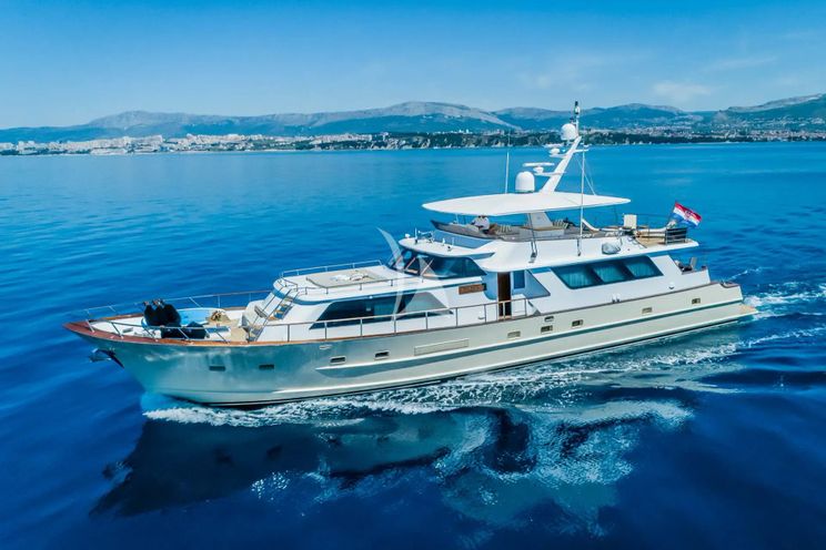Charter Yacht AURIANE - Broward Marine 30m - 3 Cabins - Split - Dubrovnik - Sibenik - Hvar - Croatia