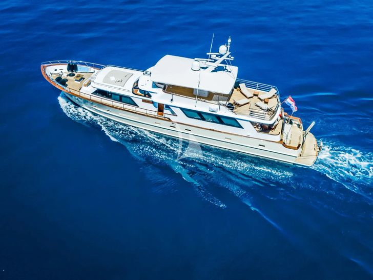 AURIANE Broward Marine 30m - crusing AURIANE Broward Marine 30m - crusing