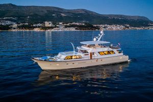 AURIANE - Broward Marine 30m - 3 Cabins - Split - Dubrovnik - Sibenik - Hvar - Croatia AURIANE - Broward Marine 30m - 3 Cabins - Split - Dubrovnik - Sibenik - Hvar - Croatia