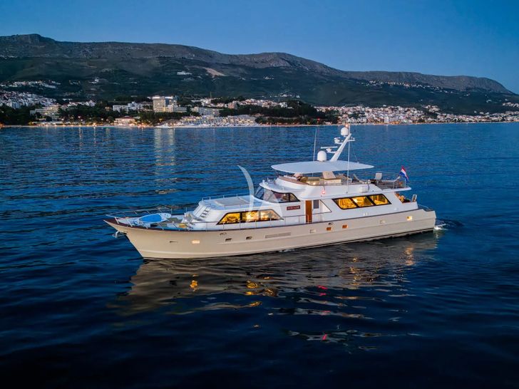 AURIANE Broward Marine 30m - main profile AURIANE Broward Marine 30m - main profile