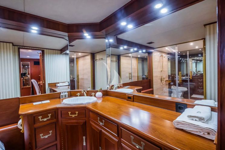 Charter Yacht AURIANE - Broward Marine 30m - 3 Cabins - Split - Dubrovnik - Sibenik - Hvar - Croatia