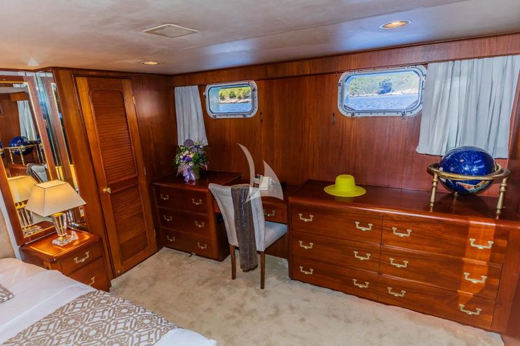 Charter Yacht AURIANE - Broward Marine 30m - 3 Cabins - Split - Dubrovnik - Sibenik - Hvar - Croatia