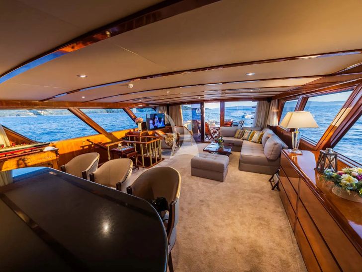 AURIANE Broward Marine 30m - saloon wide shot AURIANE Broward Marine 30m - saloon wide shot