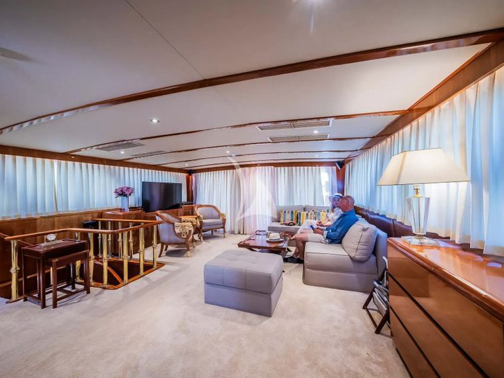 AURIANE Broward Marine 30m - saloon AURIANE Broward Marine 30m - saloon