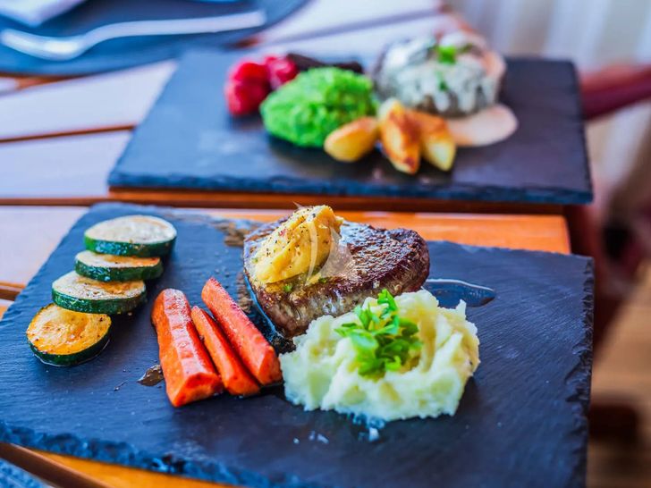 AURIANE Broward Marine 30m - sample dish 1 AURIANE Broward Marine 30m - sample dish 1