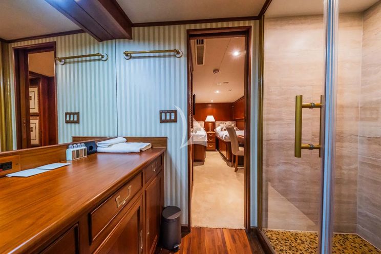 Charter Yacht AURIANE - Broward Marine 30m - 3 Cabins - Split - Dubrovnik - Sibenik - Hvar - Croatia