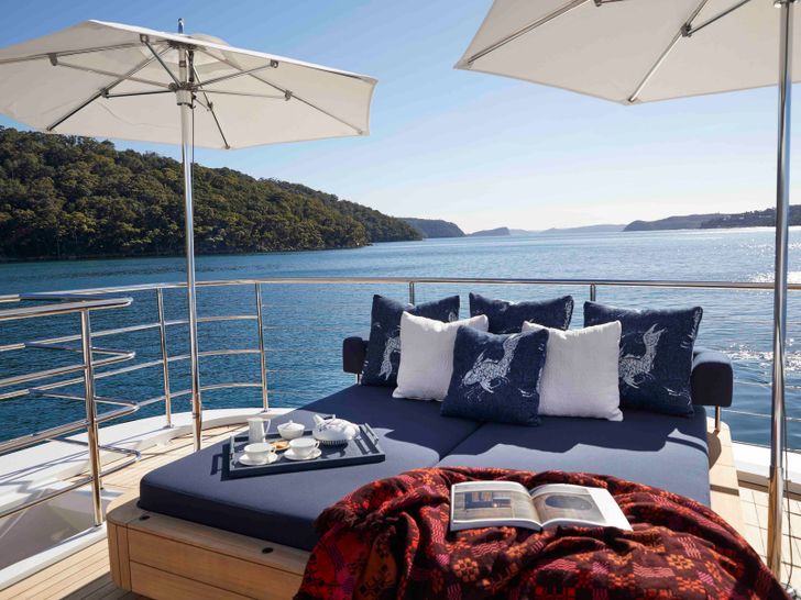 AURORA flybridge daybed AURORA flybridge daybed
