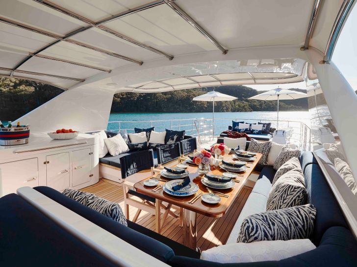 AURORA flybridge dining AURORA flybridge dining