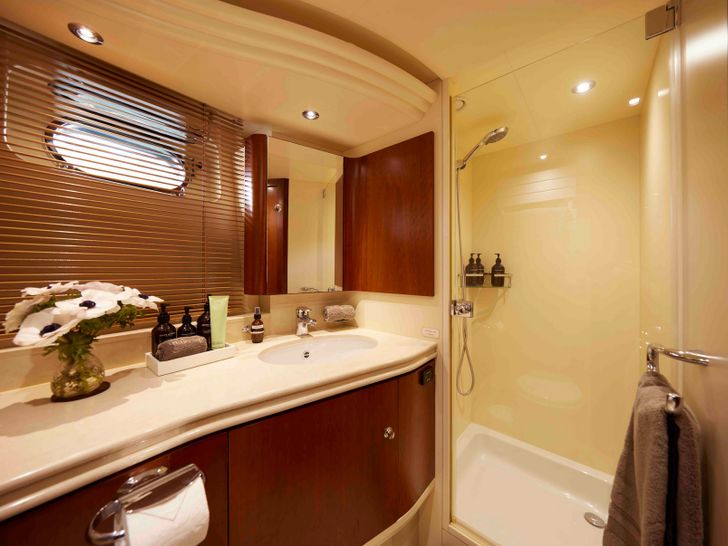 AURORA guest bathroom