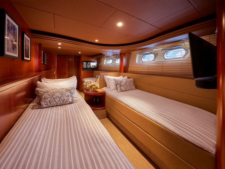 AURORA new port twin cabin