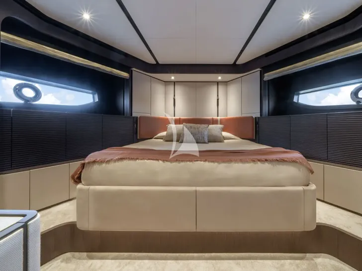 AURORE Ferretti 800 - VIP cabin 1 AURORE Ferretti 800 - VIP cabin 1