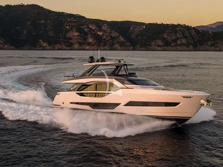 AURORE Ferretti 800 - cruising under the sunset AURORE Ferretti 800 - cruising under the sunset