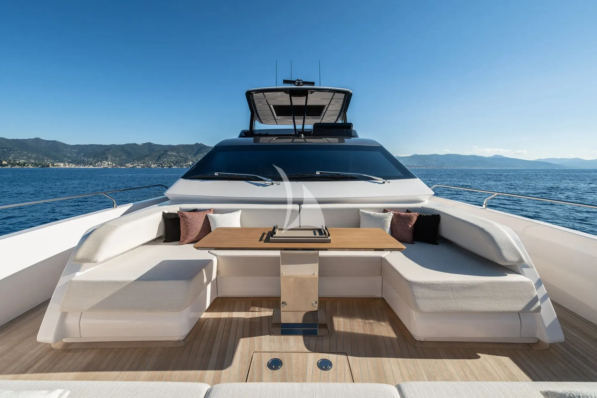 AURORE Ferretti 800 - foredeck