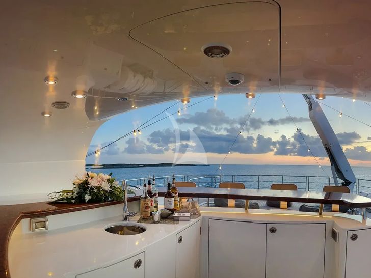 AVALON Delta Marine 46m - sundeck bar AVALON Delta Marine 46m - sundeck bar