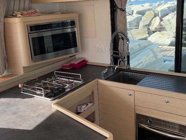 AVENTURA Lagoon 42 - galley AVENTURA Lagoon 42 - galley