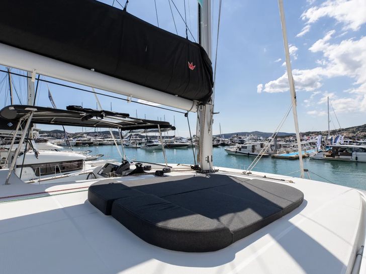 AVENTUS Lagoon 42 - bronzing area AVENTUS Lagoon 42 - bronzing area