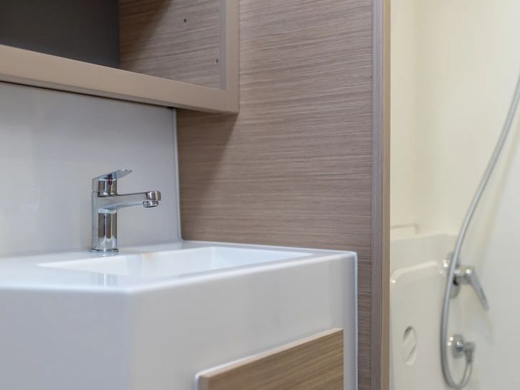 AVENTUS Lagoon 42 - cabin 3 bathroom AVENTUS Lagoon 42 - cabin 3 bathroom